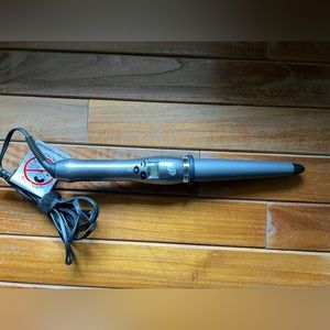 *Barely Used* T3 Singlepass Whirl Wand Curling Hot Tool
